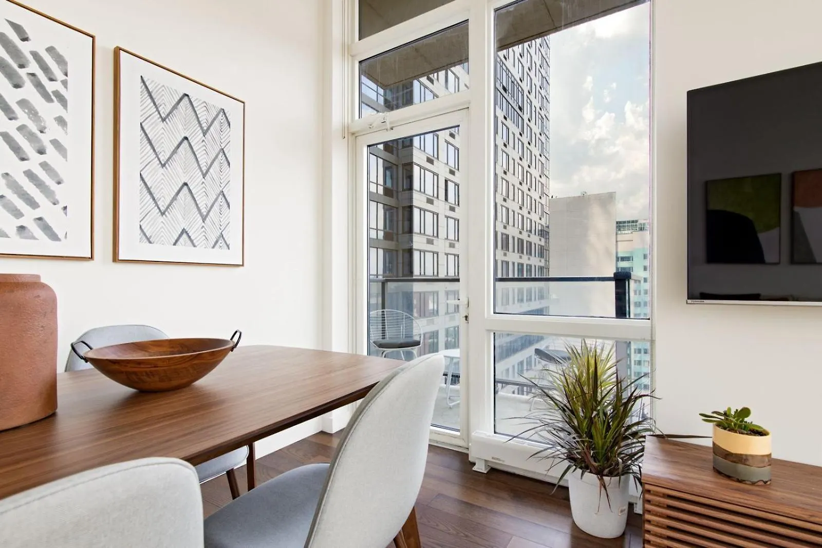 Exquisite 1-Bedroom Apt In Prime Central Location Nowy Jork